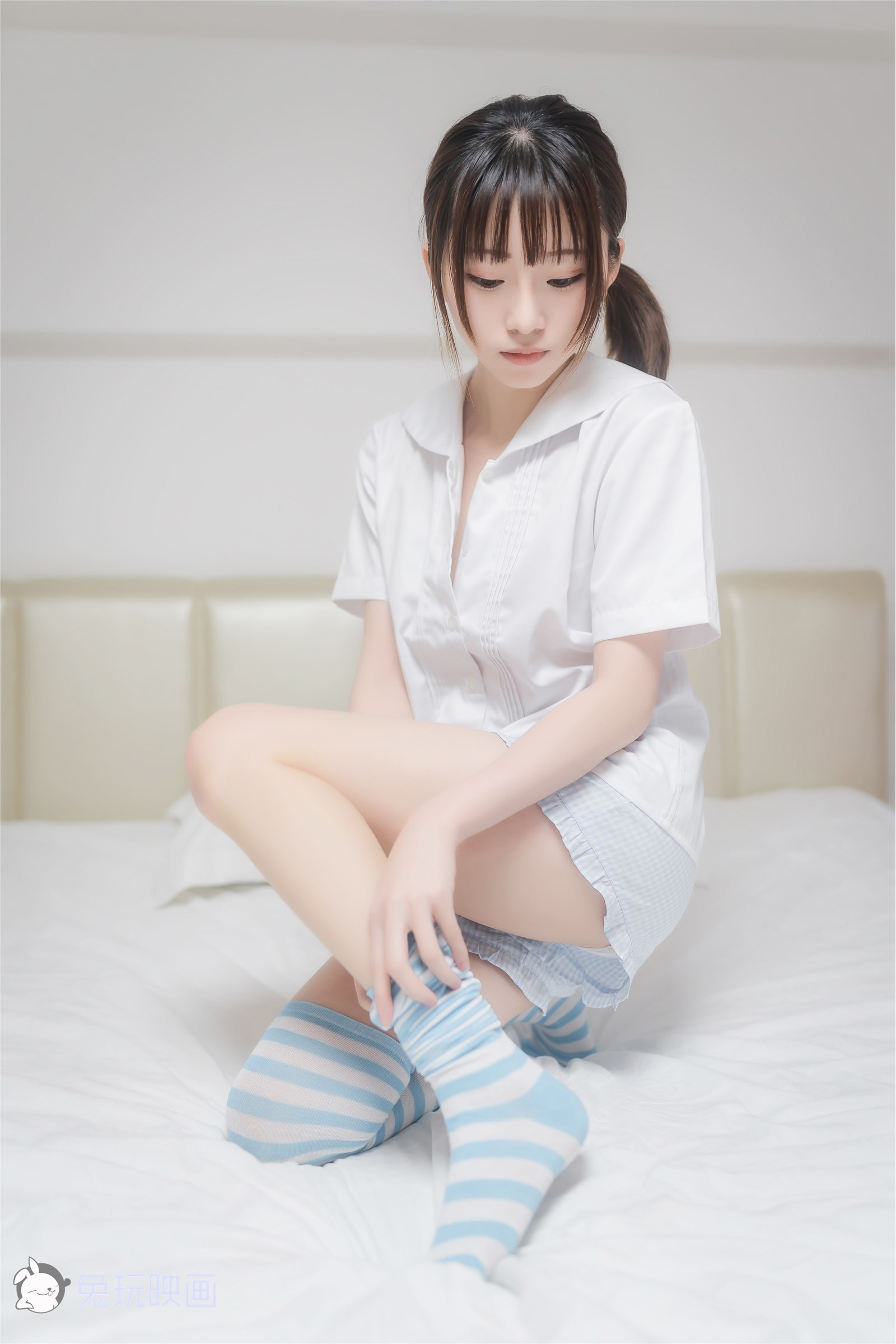 Rabbit Play Image VOL.049 Blue and White Striped Socks(19)